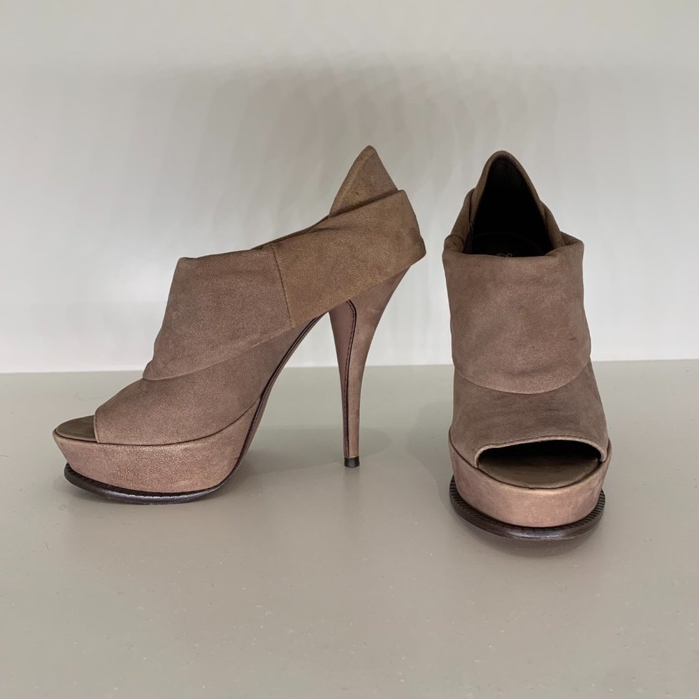 Elizabeth and James E-more Shoes